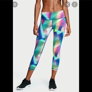 LIKE NEW VICTORIA’S SECRET VSX SPORT KNOCKOUT CROP SIZE MEDIUM